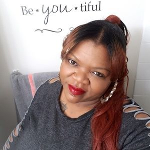 Meet your Posher, Monique